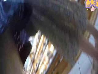 [偷拍] 超市尾随狂拍！]年轻美^[ )女裙底春光全泄露
